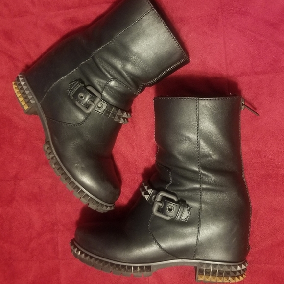 Fendi Shoes - BLack FENDI black leather winter ankle boots Size 36 1/2